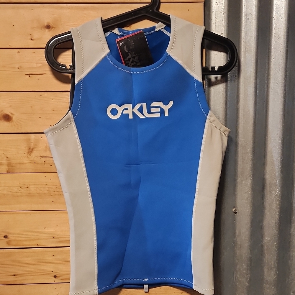 Oakley Tension Vest NEW Size Medium